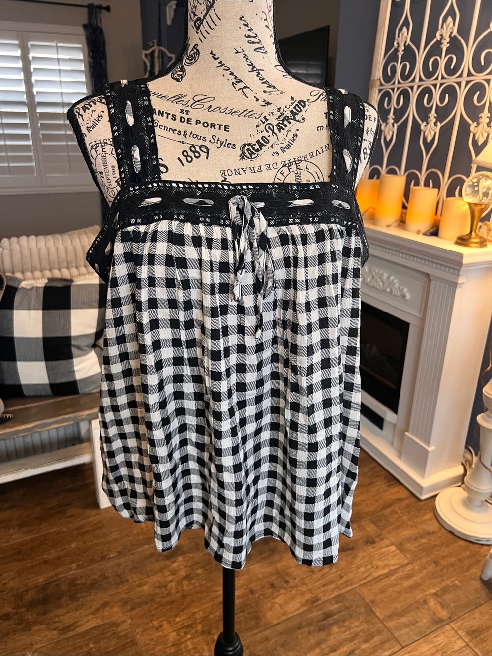 Torrid gingham flowy tank with lace